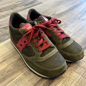 Woman’s saucony retro casual shoes